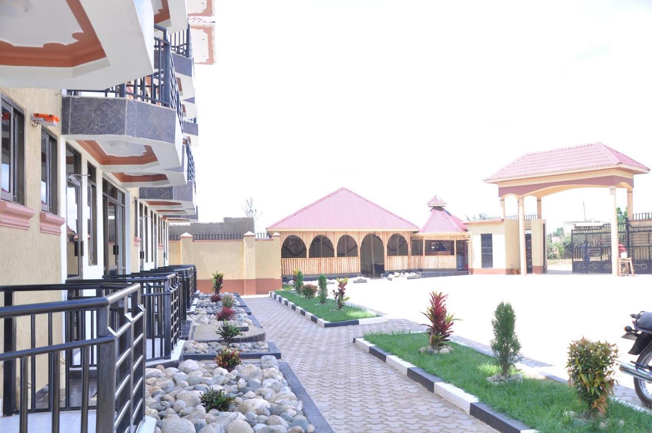 Golden View Hotel Ibanda Luaran gambar
