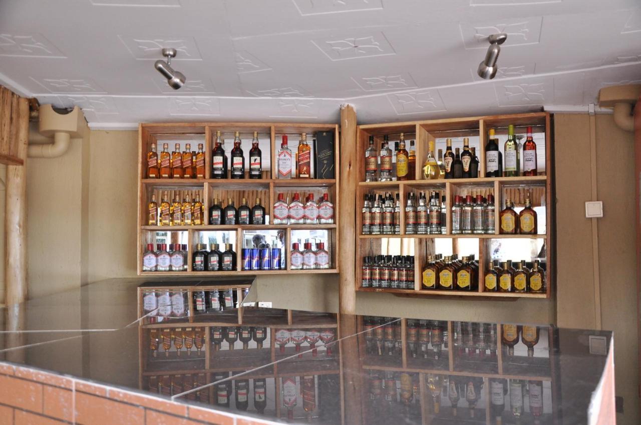 Golden View Hotel Ibanda Luaran gambar