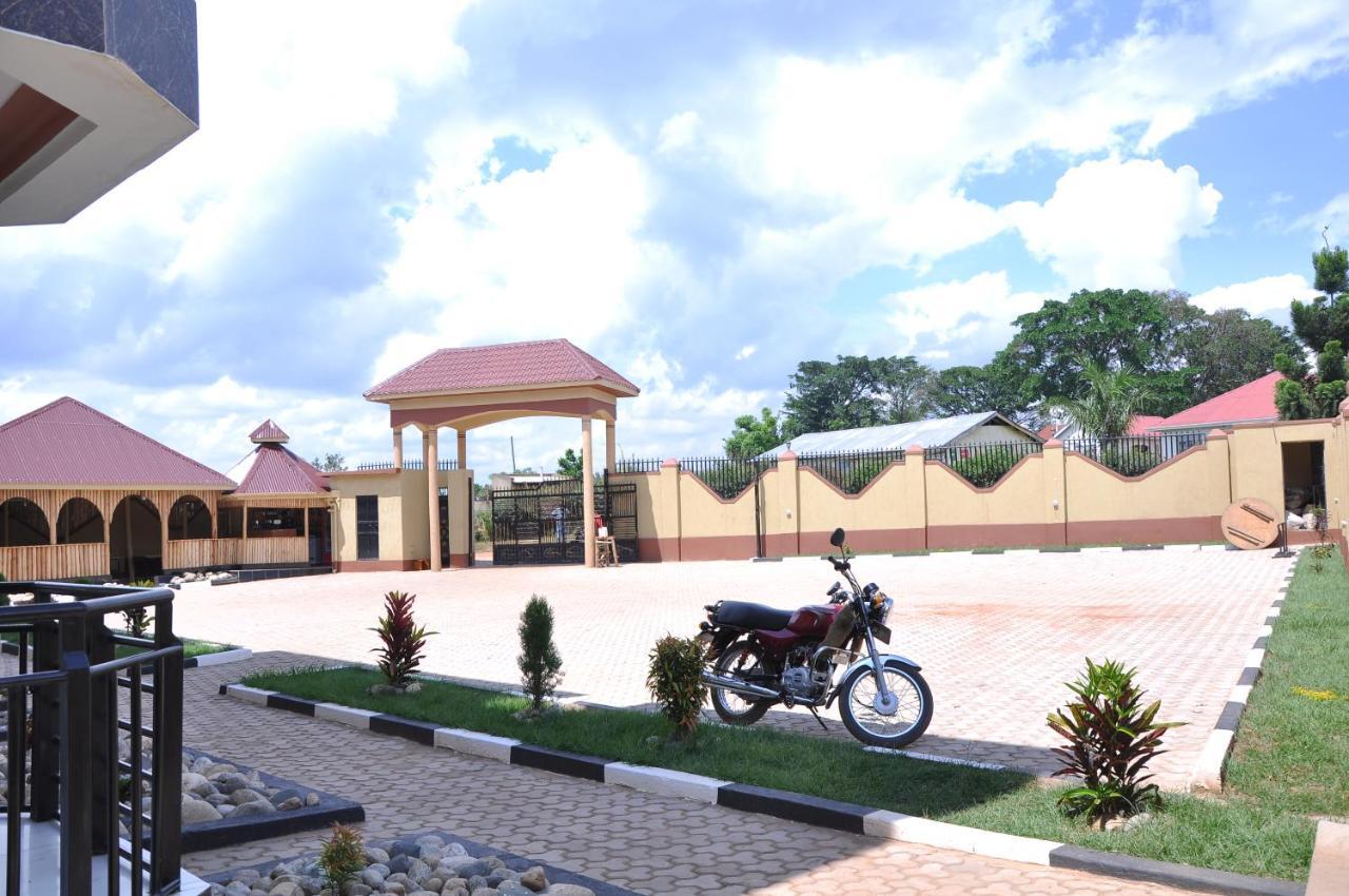 Golden View Hotel Ibanda Luaran gambar