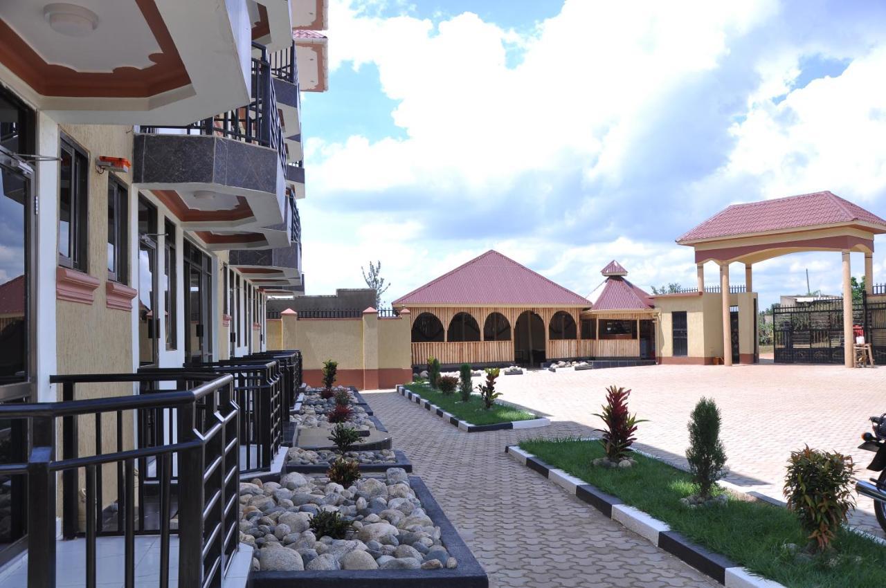 Golden View Hotel Ibanda Luaran gambar