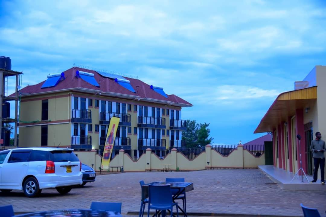 Golden View Hotel Ibanda Luaran gambar