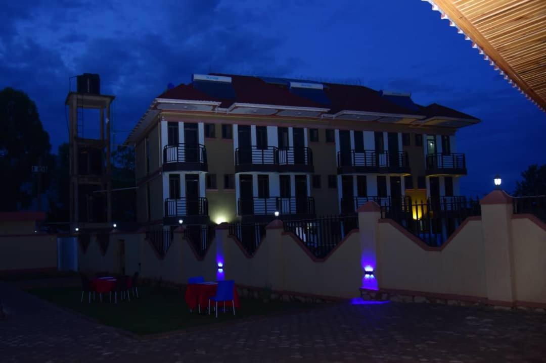 Golden View Hotel Ibanda Luaran gambar