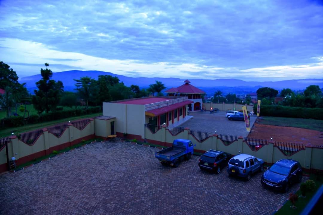 Golden View Hotel Ibanda Luaran gambar