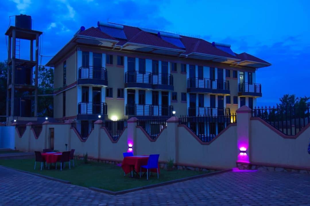 Golden View Hotel Ibanda Luaran gambar