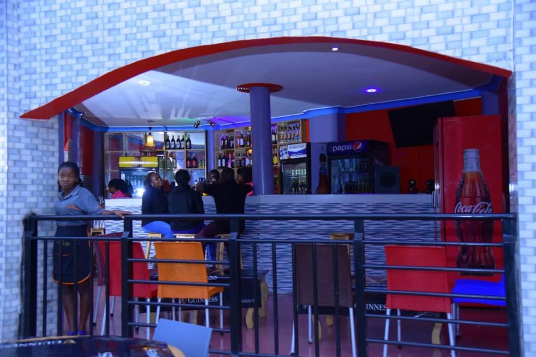 Golden View Hotel Ibanda Luaran gambar