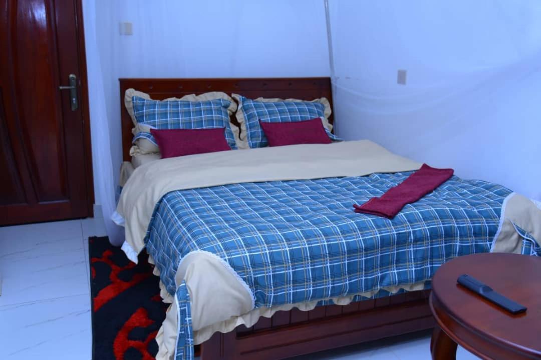 Golden View Hotel Ibanda Luaran gambar