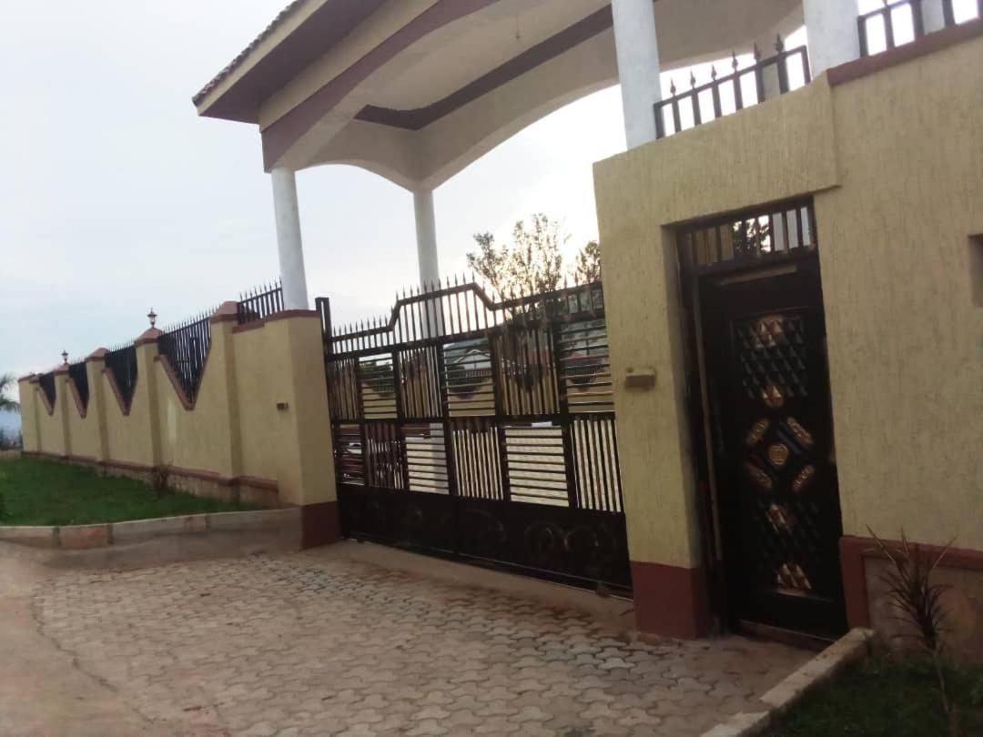 Golden View Hotel Ibanda Luaran gambar