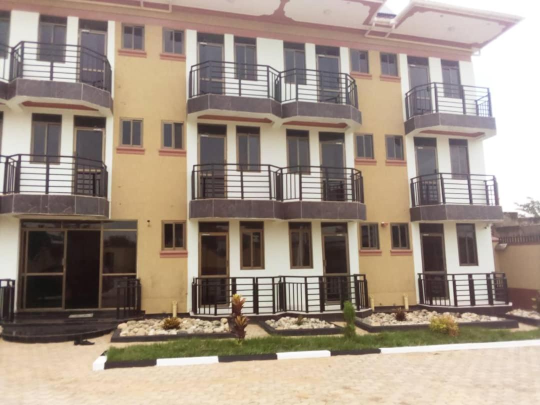 Golden View Hotel Ibanda Luaran gambar