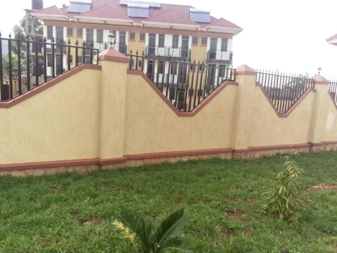 Golden View Hotel Ibanda Luaran gambar